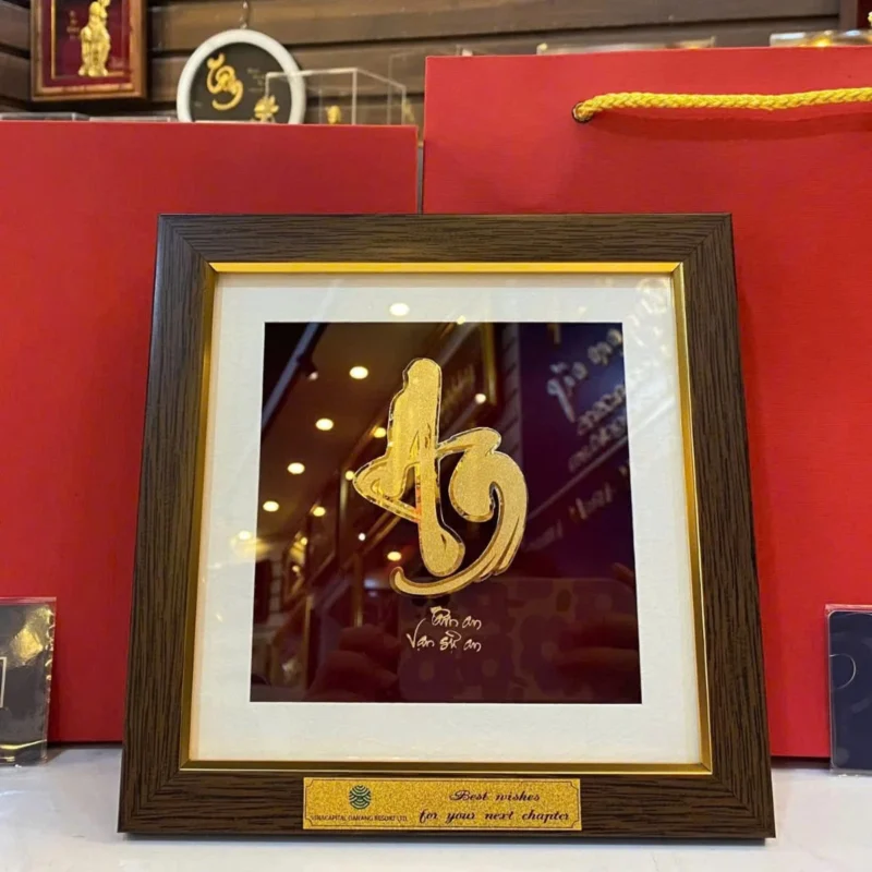 Quà Tặng Sếp Nam Dịp Tết: Nghệ Thuật Lựa Chọn Quà Sang Trọng Và Ý Nghĩa Theo Phong Thủy