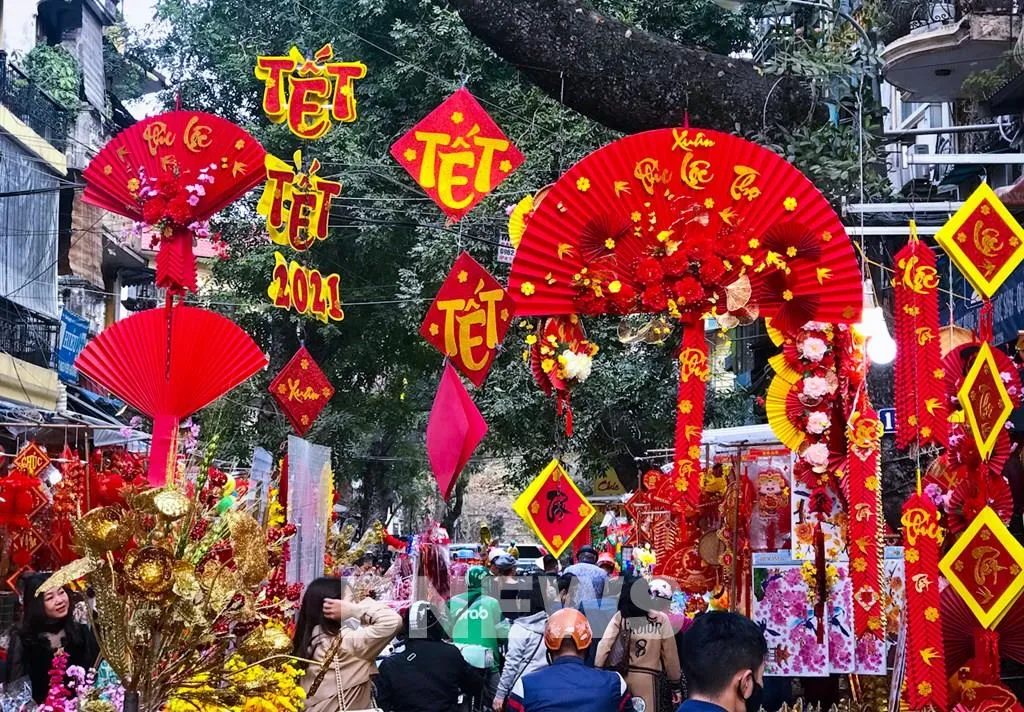 Lời chúc Tết cho cha mẹ cần đi kèm với hành động thực tiễn và sự hiện diện