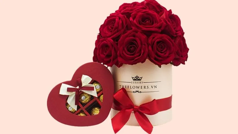 Hộp quà socola cao cấp kèm hoa là lựa chọn kinh điển cho quà tặng 14 2