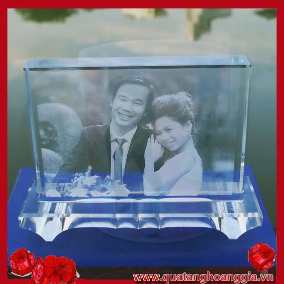 pha lê khắc 3d quà tặng trong đám cưới cao cấp mô tả ảnh cưới