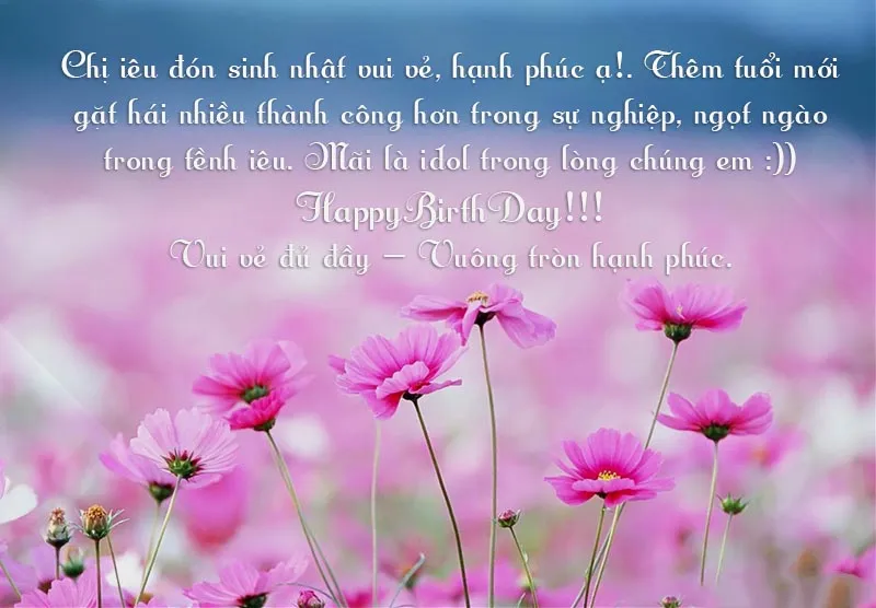 Hình ảnh chị em gái ôm nhau thể hiện tình thân, đi kèm các mẫu lời chúc sinh nhật em gái ngắn gọn, chân thành