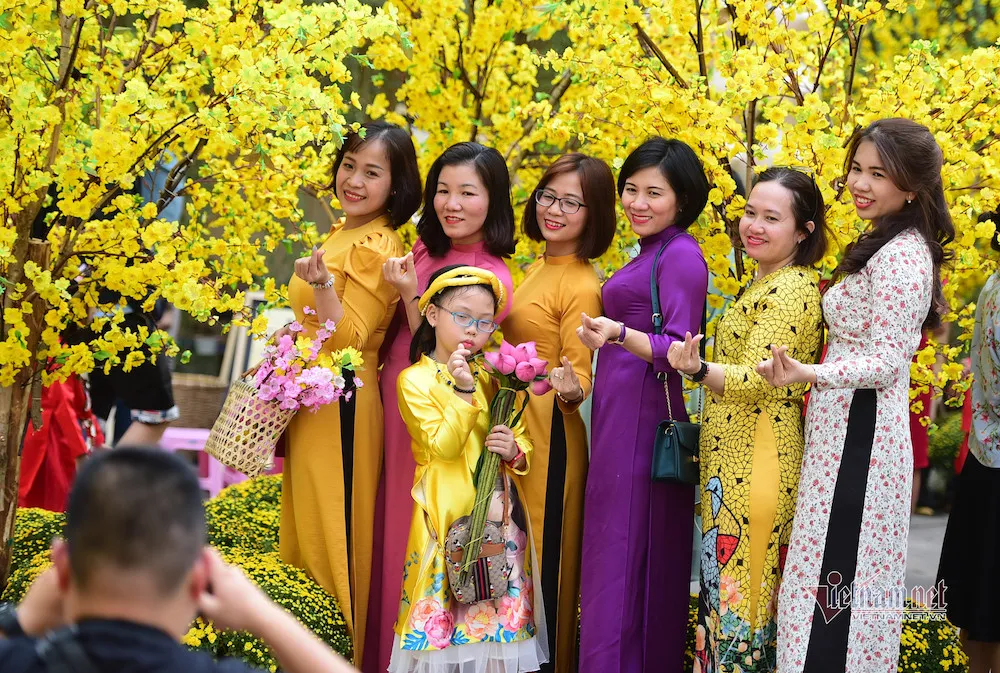 lời chúc tết cho thầy cô và không khí xuân truyền thống