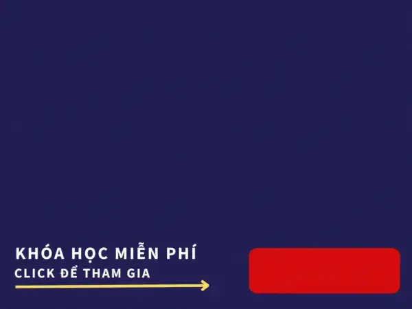 Một người phụ nữ mặc váy đen đang cười, chuẩn bị cho ngày trọng đại