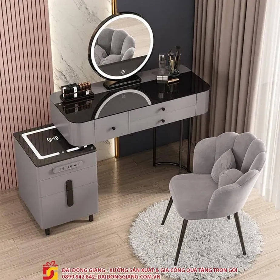 Bàn trang điểm gỗ tự nhiên với gương lớn, quà tặng đám hỏi thiết thực cho cô dâu