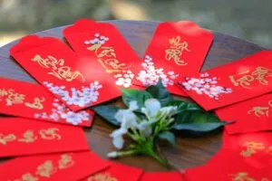 Mẫu chữ thư pháp ấn tượng trên bao lì xì, tạo nên sự khác biệt