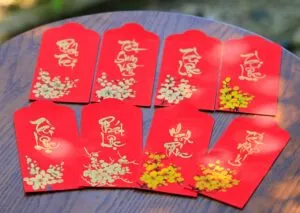 Mẫu bao lì xì thư pháp nghệ thuật, biểu tượng nét đẹp văn hóa Tết Việt