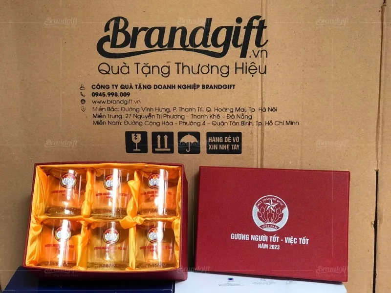 Bộ 6 cốc thủy tinh in logo kèm hộp xi lót lụa sang trọng