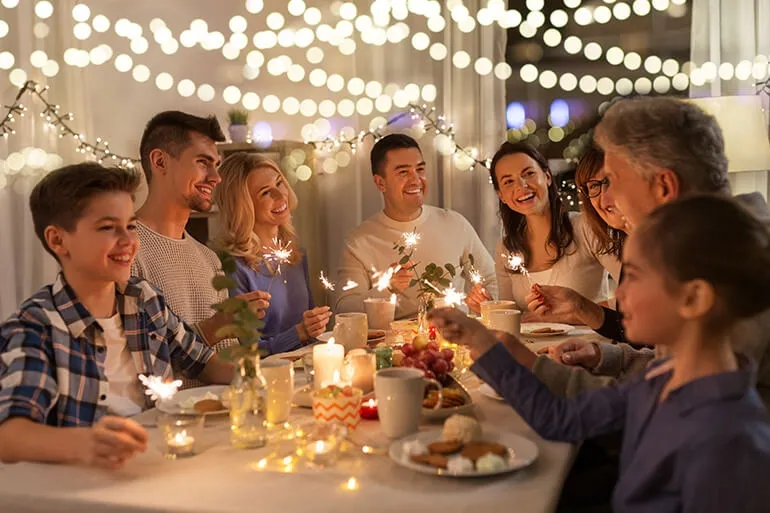 Lời Chúc Tết Gia Đình: Khung cảnh ấm cúng và sự chăm sóc lẫn nhau giữa các thế hệ