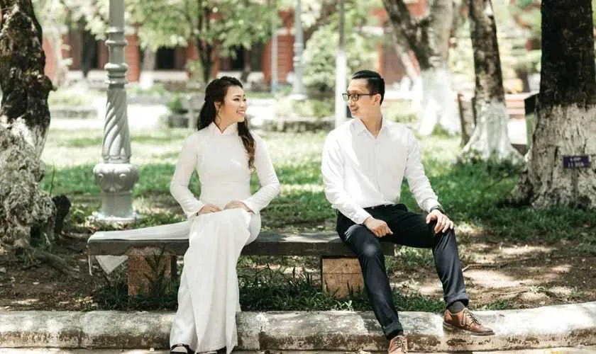 Nghệ thuật viết lời chúc 20/11 tặng vợ kết hợp với quà tặng trang trọng