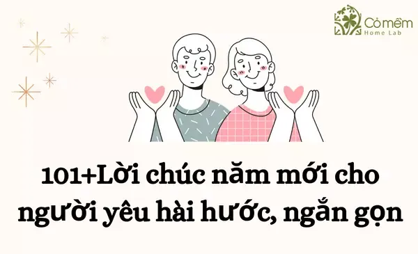 Đôi bạn trẻ cười vui vẻ khi nhận lời chúc hài hước năm mới lãng mạn