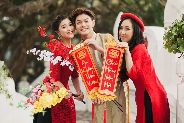 Truyền tải lời chúc tết bình an đến bạn bè và đồng nghiệp