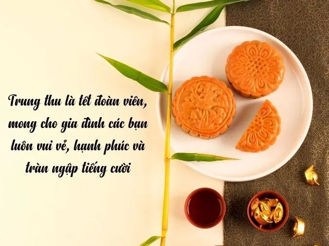 Ban lãnh đạo trao tặng bánh Trung thu cao cấp cho nhân viên
