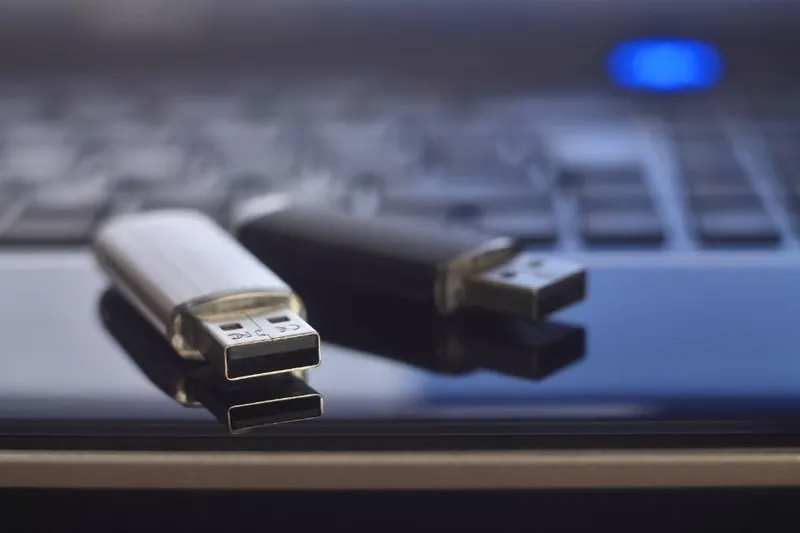 USB lưu trữ tiện dụng, món quà thiết thực cho giáo viên thường xuyên chuẩn bị tài liệu giảng dạy