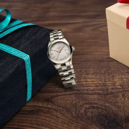 quà tặng chồng kỷ niệm 10 năm ngày cưới là đồng hồ đeo tay