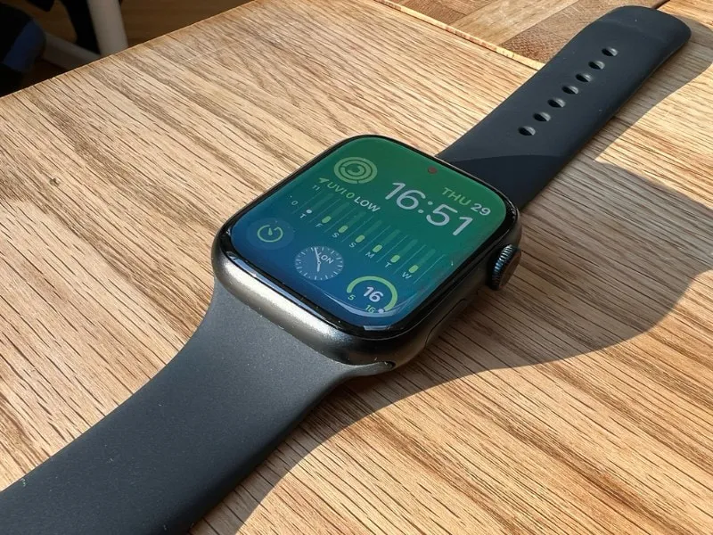 Đồng hồ thông minh giúp bảo vệ sức khỏe và là món quà tặng sinh nhật bạn thân là con trai tinh tế