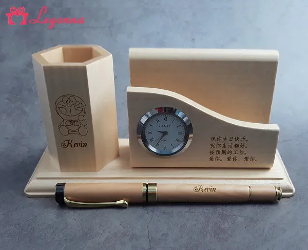 Bộ quà tặng cá nhân hóa khắc laser, lựa chọn tinh tế cho khách ngoại quốc.