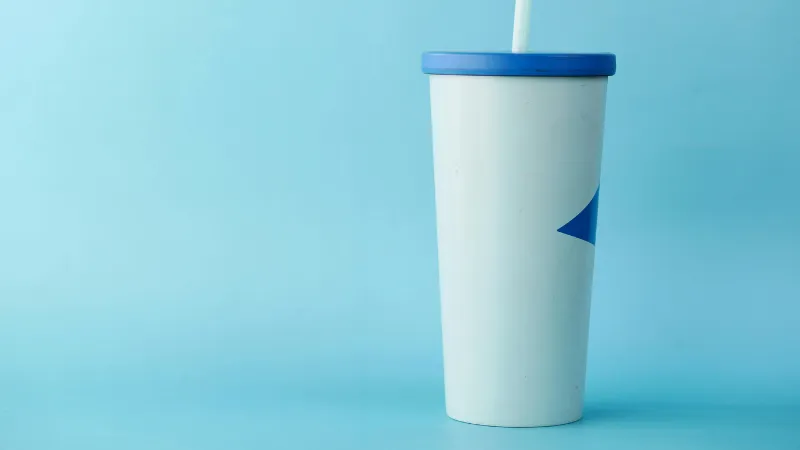 Bình giữ nhiệt thiết kế tối giản, món quà tiện dụng và linh hoạt cho mọi giới tính.