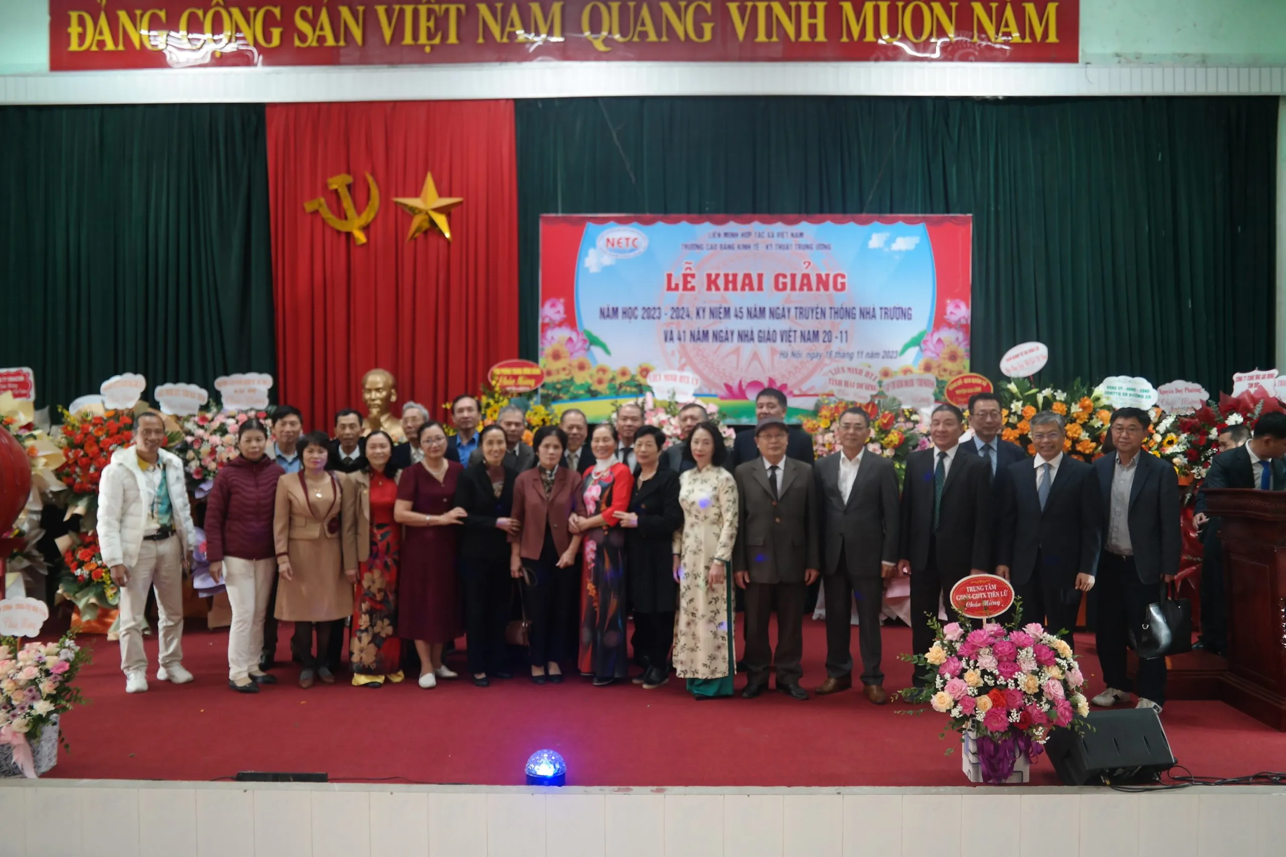 Lời chúc 20/11 dành tặng cho cô giáo đã từng dạy bạn