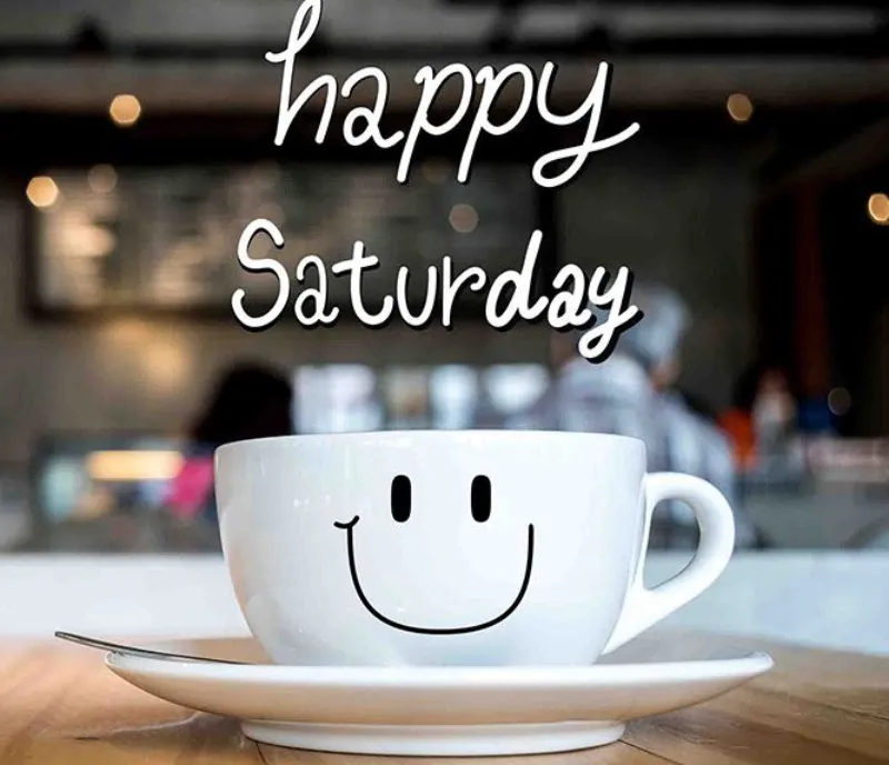 Hình ảnh thể hiện sự thư giãn và tự do, có thể là một người đang tận hưởng không gian yên tĩnh hoặc đang du lịch ngắn ngày.