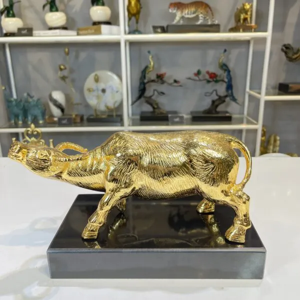 Tượng trâu mạ vàng 24K cao cấp, quà tặng mạ vàng cho doanh nghiệp nhân dịp đầu xuân