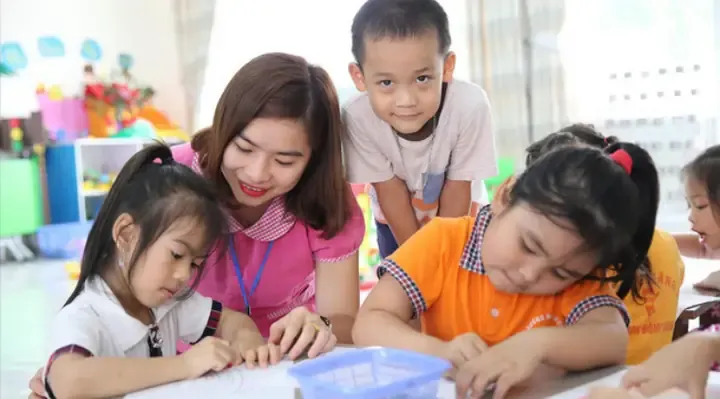 Ý tưởng sáng tạo thiệp chúc mừng 20 11 bằng thơ và hình ảnh đáng yêu của học trò