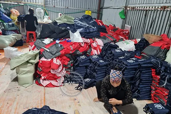 Lô hàng quà tặng áo mưa đã hoàn thiện, sẵn sàng giao đến khách hàng cho chiến dịch quảng cáo thương hiệu