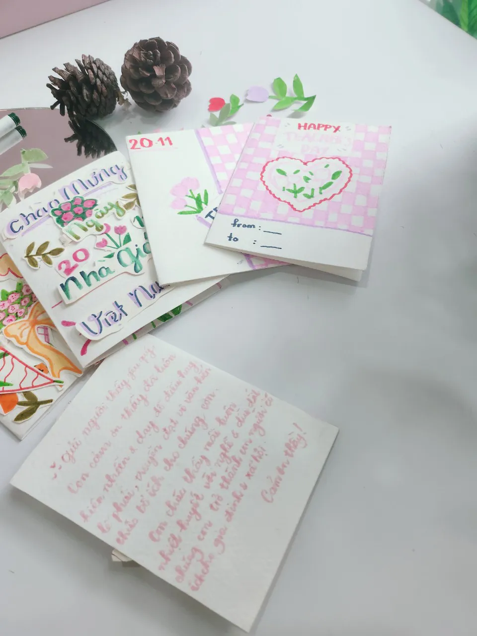 Bắt đầu bằng cách gợi nhắc kỷ niệm là mẹo để teen có thể dễ dàng gửi gắm tình cảm của mình đến thầy cô