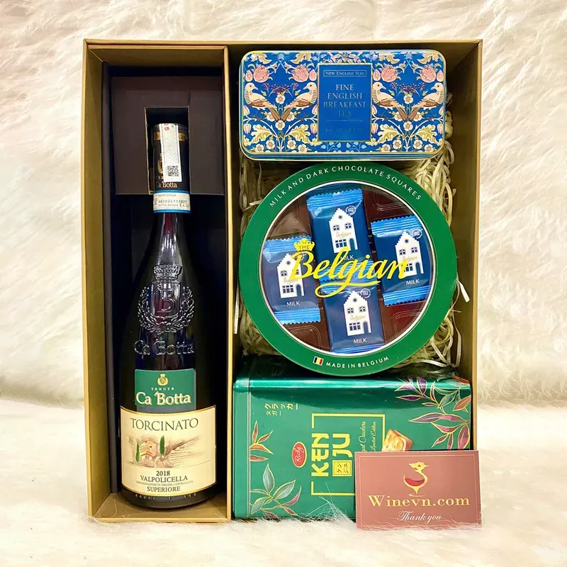 Hộp quà Tết Thịnh Vượng với các sản phẩm chất lượng cao thay cho lời chúc năm mới vạn sự như ý