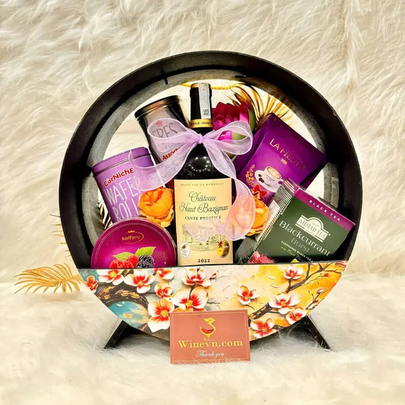 Set quà Tết Đoàn Viên là sự kết hợp hoàn hảo giữa nét đẹp truyền thống và hiện đại