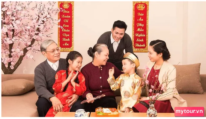 Gửi đi những lời chúc Tết người già thể hiện lòng tôn kính và yêu thương sâu sắc