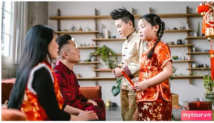 Gia đình sum vầy cùng những lời chúc Tết cho người già đầy ý nghĩa