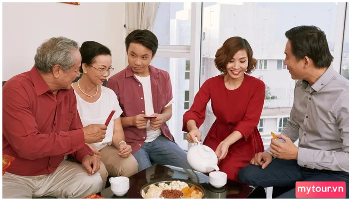 Mùa xuân ấm áp hơn với những lời chúc Tết cho người già và gia đình