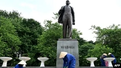 Những kẻ nịnh hót thường sử dụng mặt nạ để che giấu bản chất thật sự của mình