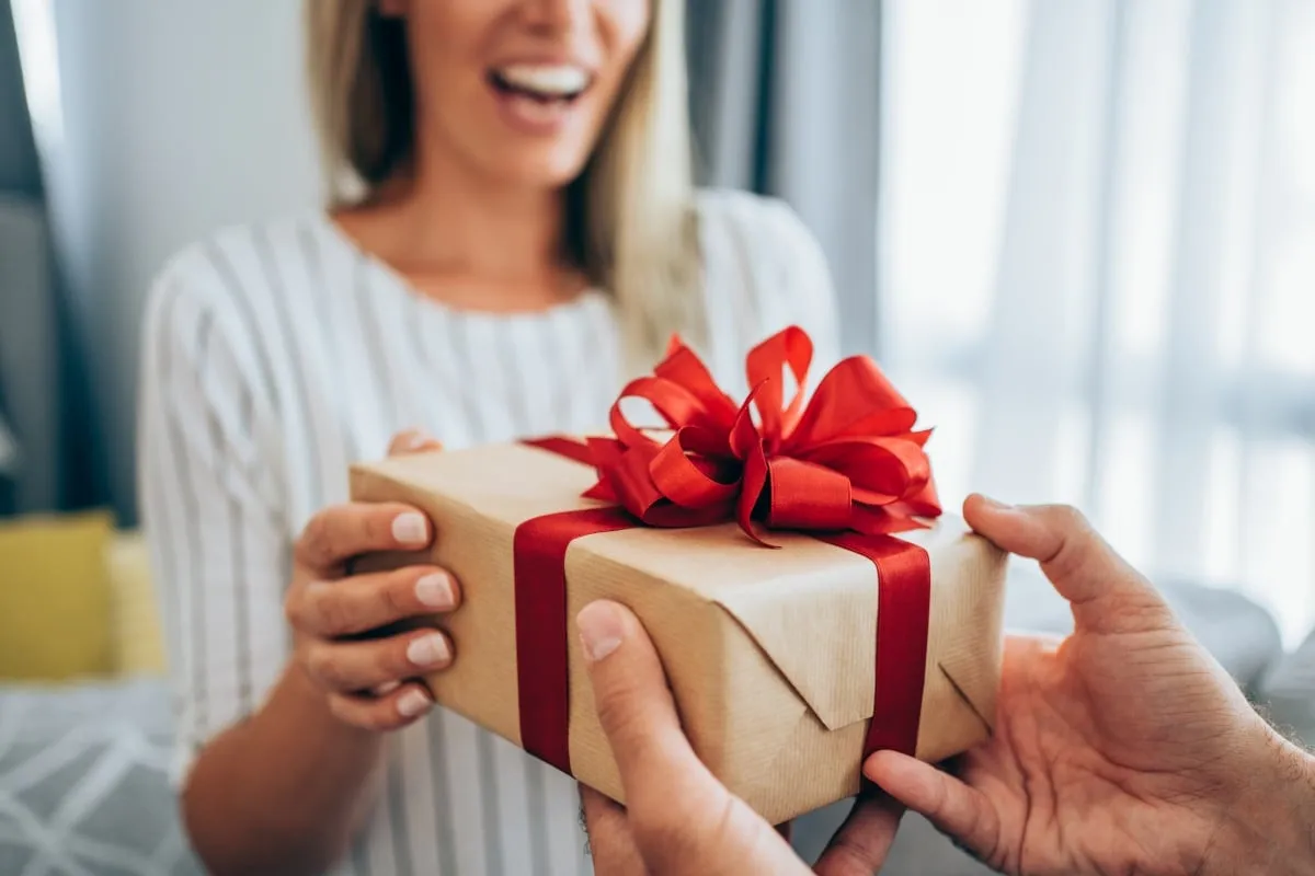 Hình ảnh minh họa về ngày Valentine Trắng và ý nghĩa của việc tặng quà đáp lễ