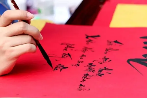 Lịch khai bút đầu năm Ất Tỵ 2025 giúp công việc và học hành hanh thông