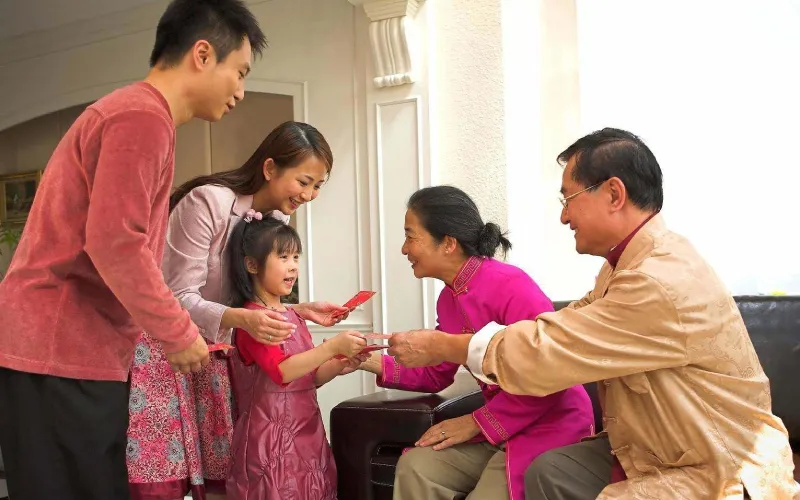 Lời chúc sức khỏe thể hiện sự quan tâm sâu sắc của con cái đối với bố mẹ