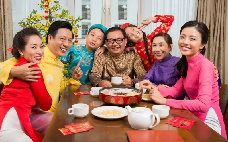 Lời chúc tết dành cho bố mẹ vợ chồng giúp gia đình thêm gắn kết