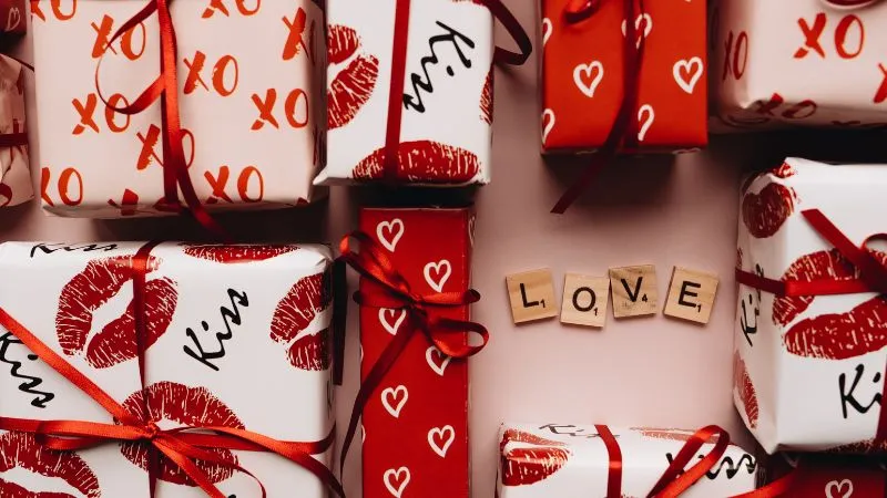 Những lời chúc mang phong cách hài hước và dí dỏm giúp không khí ngày lễ thêm vui vẻ