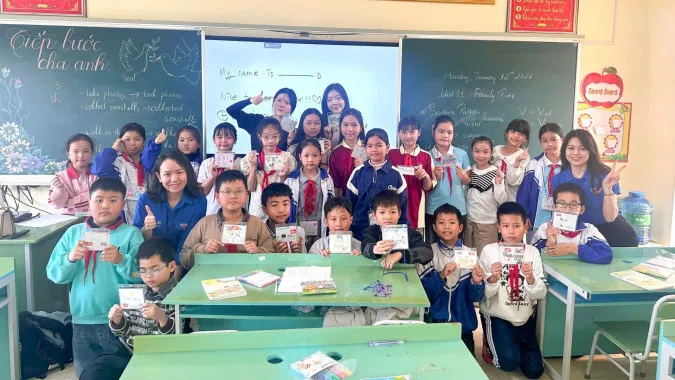 Sinh viên Hàn Quốc và học sinh tiểu học cùng giao lưu âm nhạc ngày xuân