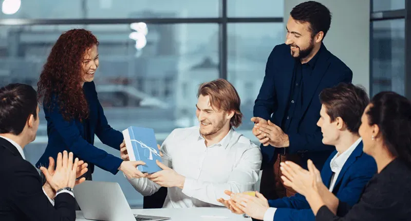 Chúc Tết là dịp thể hiện sự tri ân và ghi dấu ấn sâu đậm trong lòng người lãnh đạo