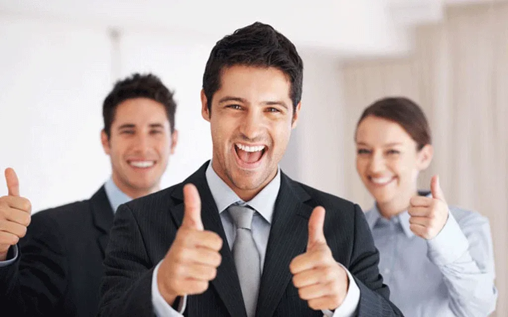 Tặng lời chúc tốt đẹp trong công việc kèm theo những món quà ý nghĩa