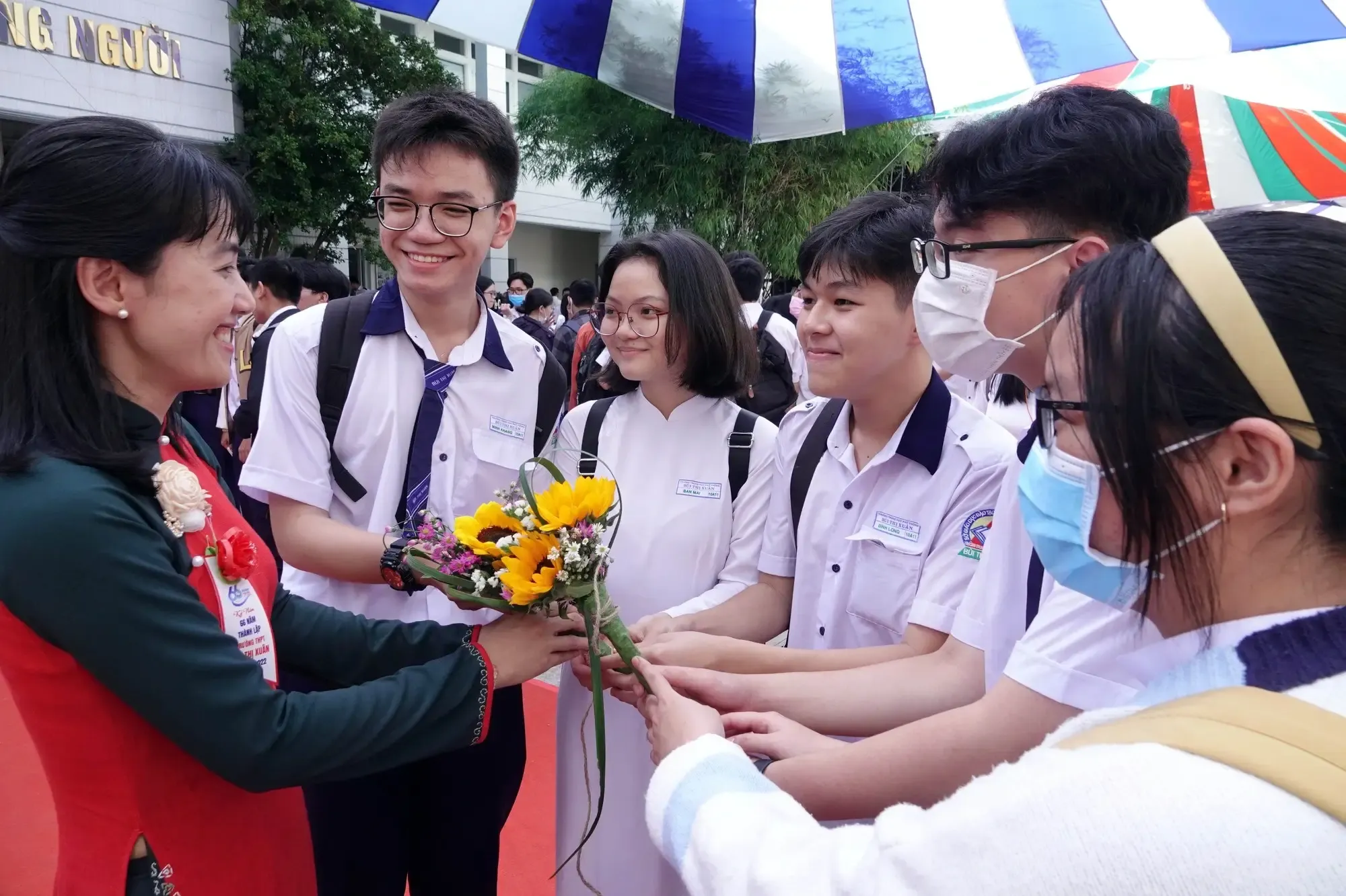 Những câu chúc hài hước tạo không khí vui vẻ trong ngày lễ tri ân