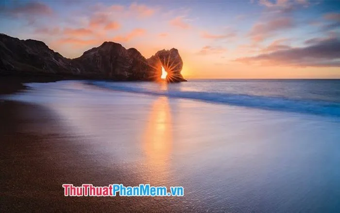 Bình minh trên biển là tuyệt tác thiên nhiên mang lại cảm xúc mãnh liệt cho con người