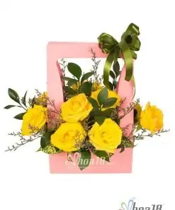 Giỏ hoa tươi sang trọng là món quà phù hợp để dành tặng sếp trong ngày sinh nhật