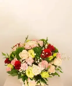Hộp hoa tươi thắm cùng lời chúc chân thành tạo nên món quà hoàn hảo nhất