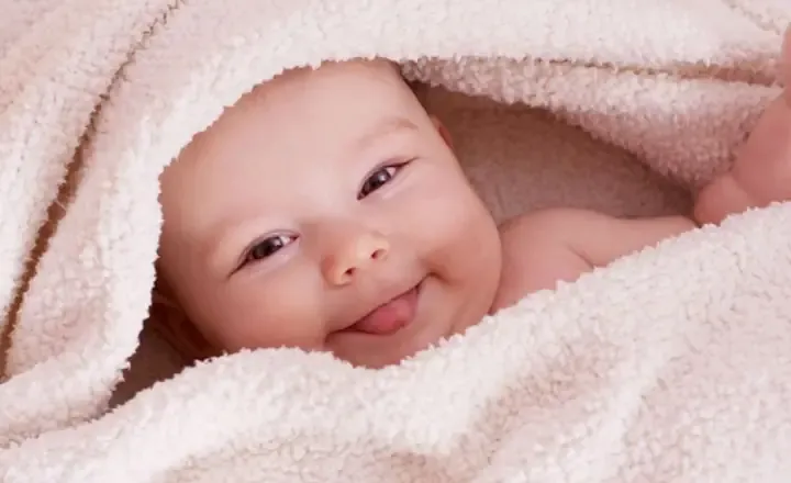 Lời chúc em bé mới sinh bằng tiếng anh sâu sắc cho hành trình làm cha mẹ