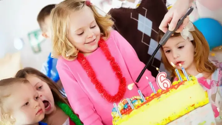 Lời chúc sinh nhật con gái tròn 1 tuổi đi kèm với những món quà ý nghĩa nhất