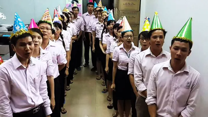 Buổi tiệc chia tay ấm cúng với những lời chúc tốt đẹp dành cho người rời đi