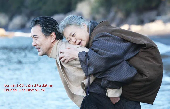 Hình ảnh gợi nhắc về sự hy sinh thầm lặng của người mẹ theo thời gian