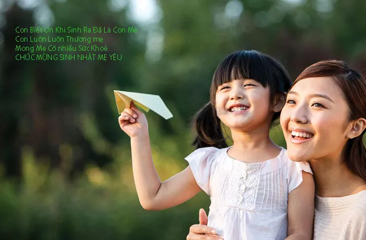 Hình ảnh mẹ và con gái cùng nhau chia sẻ những khoảnh khắc hạnh phúc